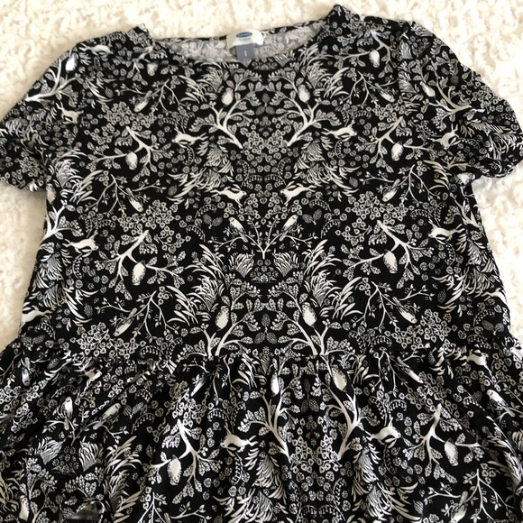 Black and white short sleeve flowy top - Picture 2 of 5